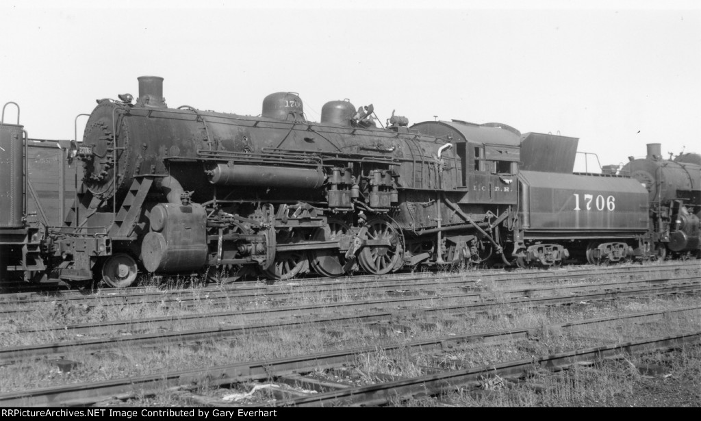 IC 2-8-2 #1706 - Illinois Central